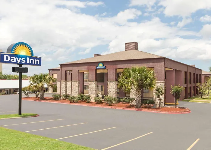Motel: Days Inn By Wyndham College Station University Drive