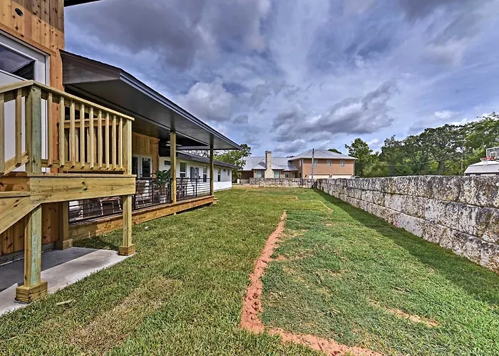 Elegant College Station Home - Walk To Texas A And M
